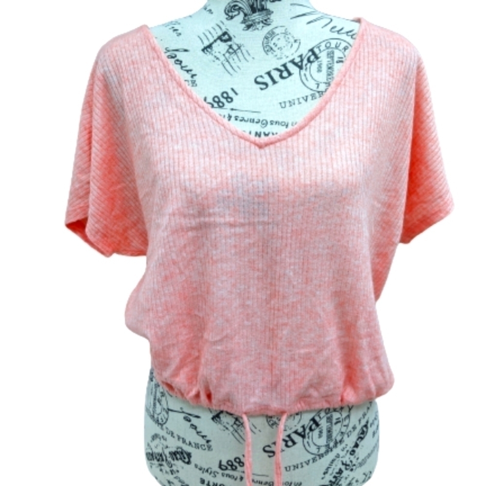 SO salmon crop top